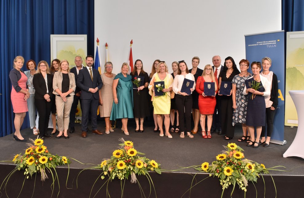 8 PflegefachassistentInnen absolvierten ihre Ausbildung.